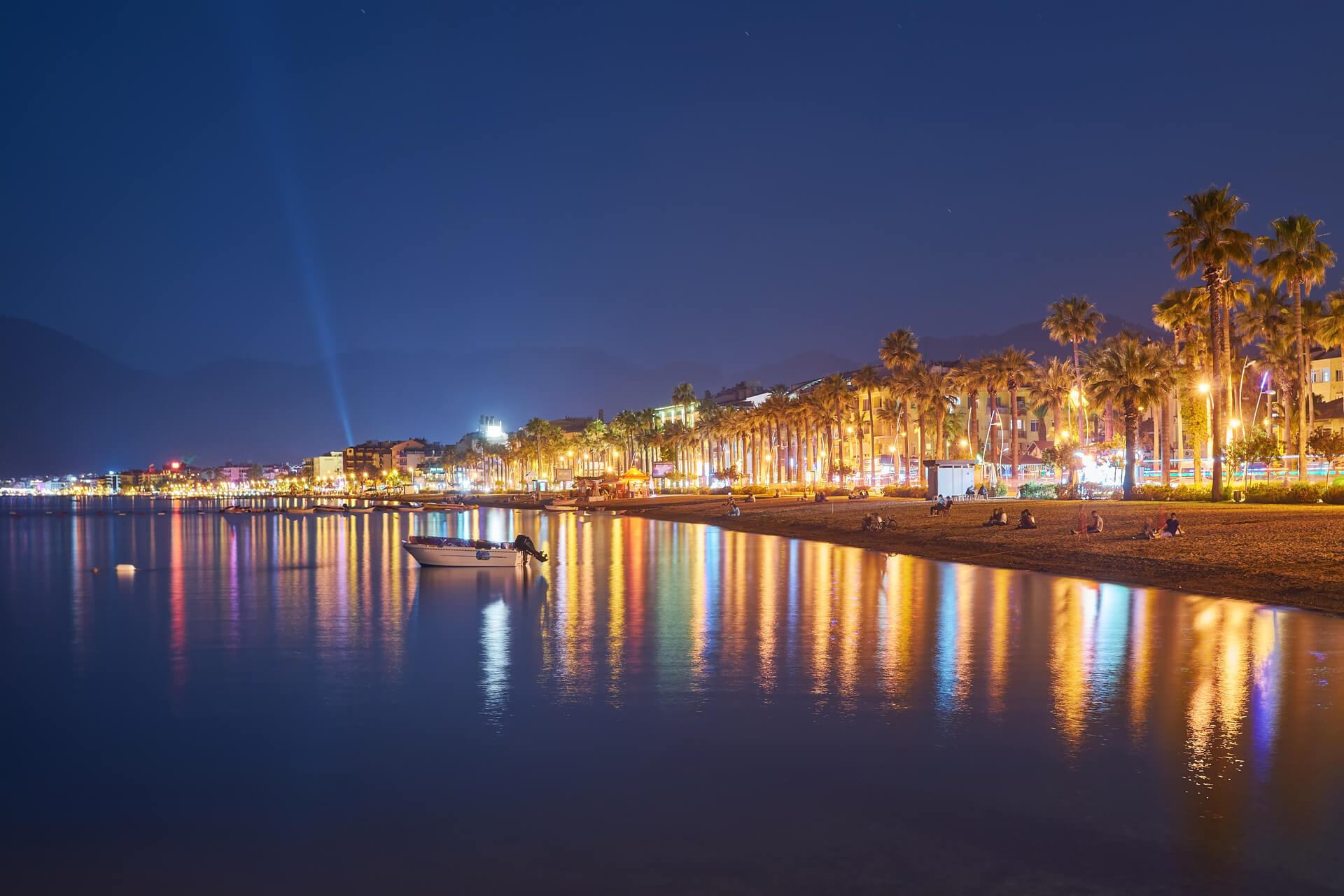 terraplen-en-marmaris-en-las-noches-de-verano (1)